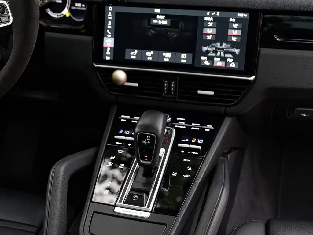 Porsche Cayenne 2020 — фото 15
