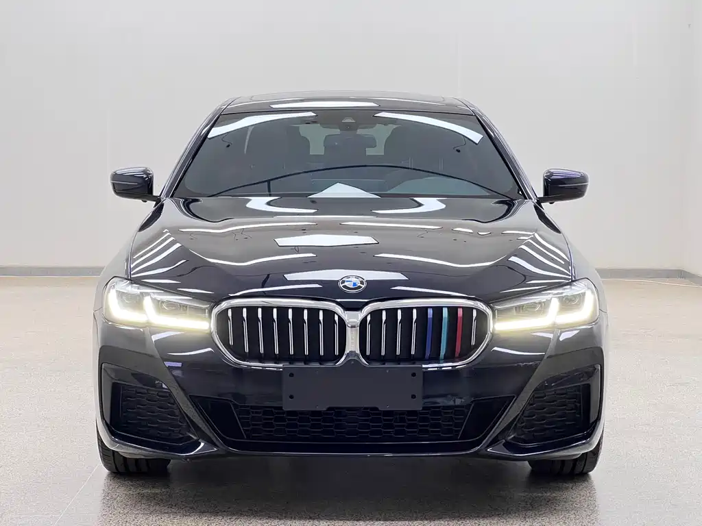 BMW 5 Series 2022 — фото 2