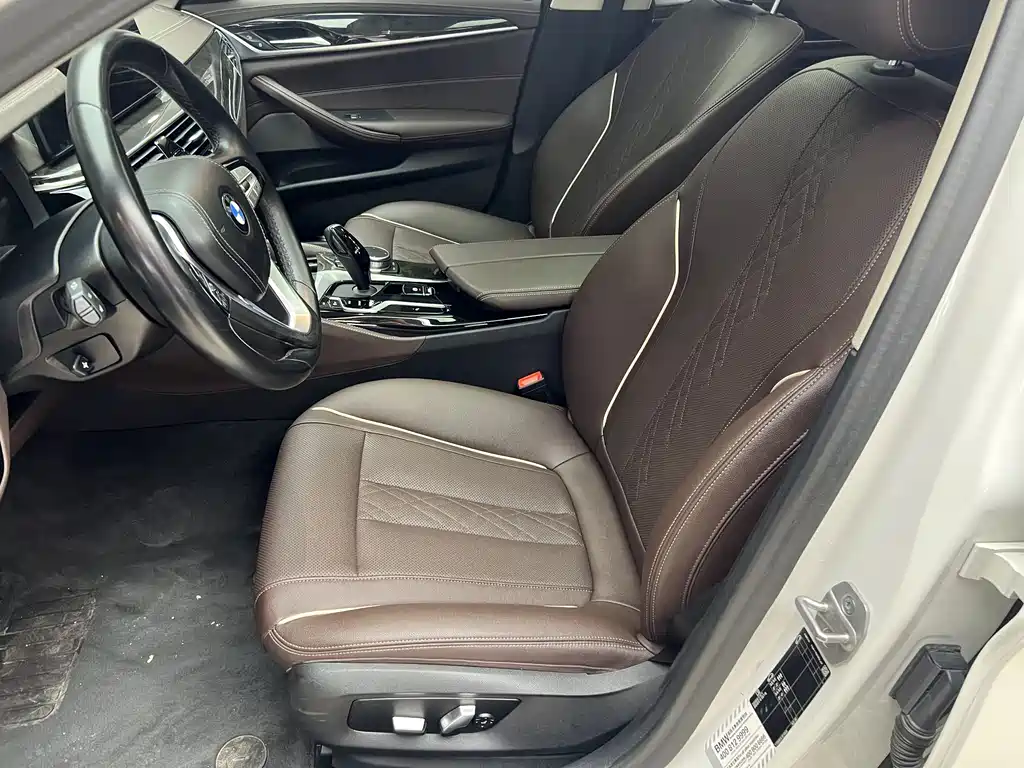BMW 5 Series 2022 — фото 14