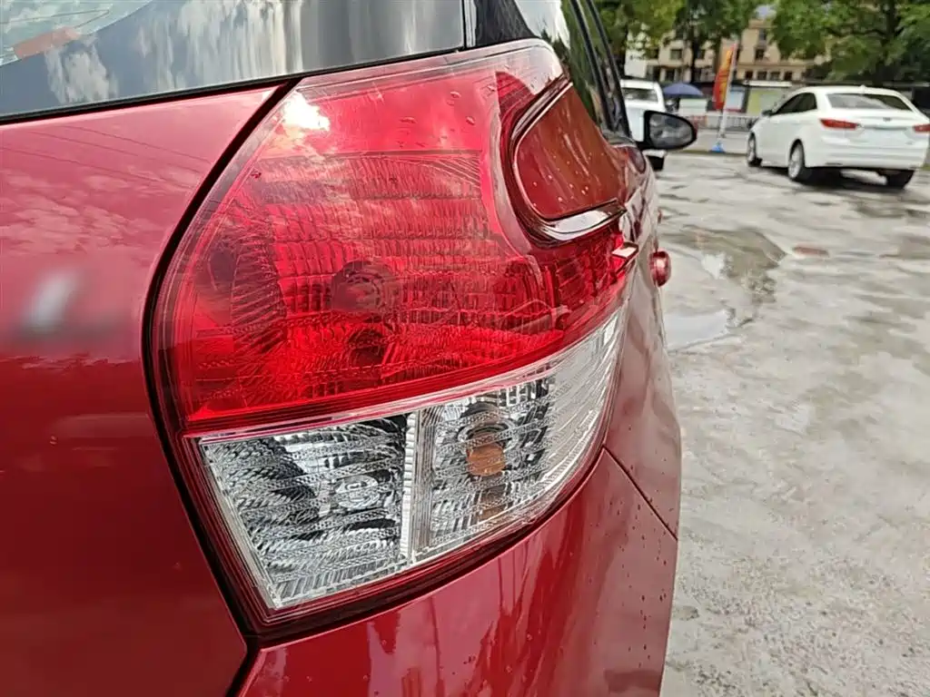 Toyota Yaris L 2015 — фото 8