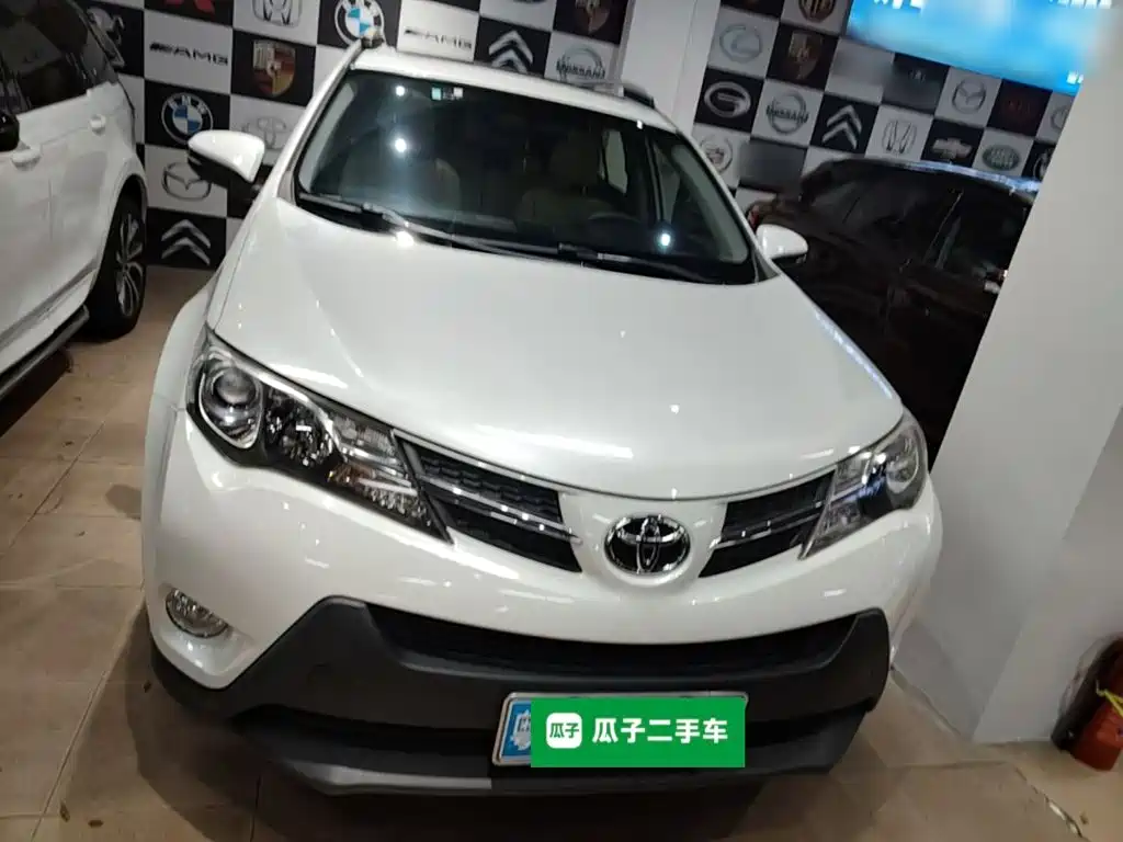 Toyota RAV4 2015 — фото 3