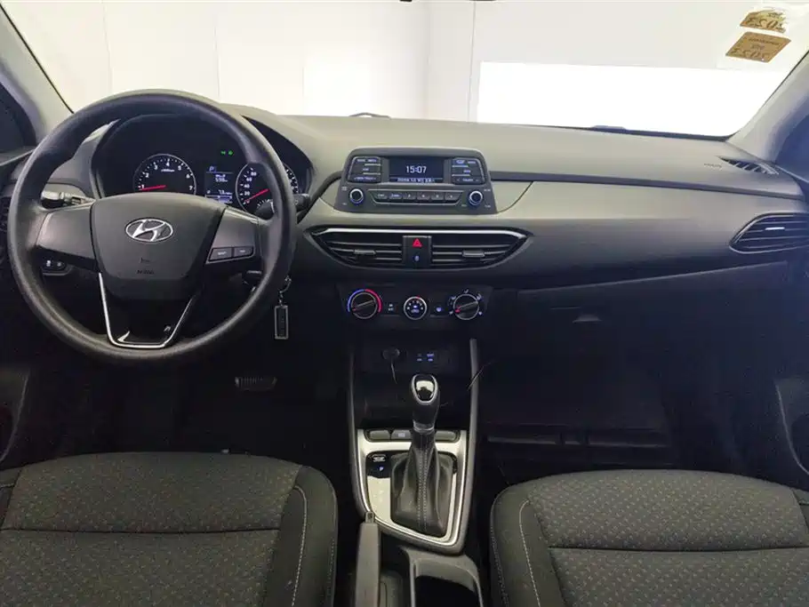Hyundai Elantra 2019 — фото 12