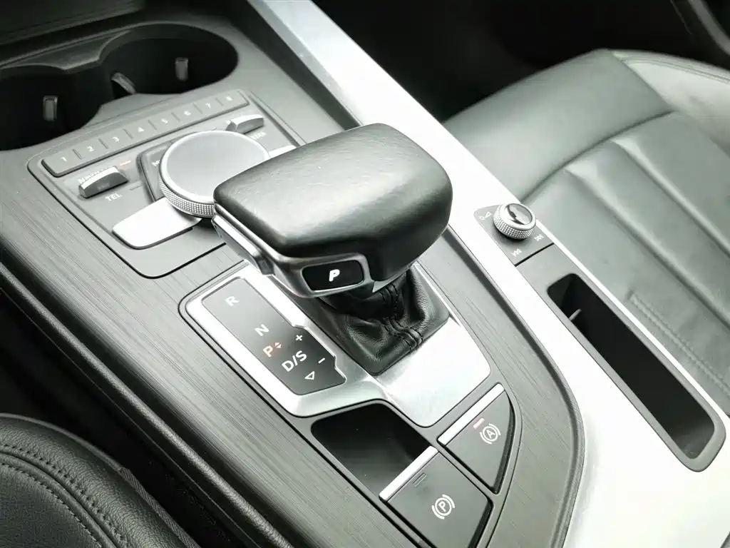 Audi A4L 2018 — фото 13