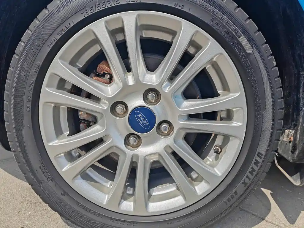 Ford Fiesta 2014 — фото 15
