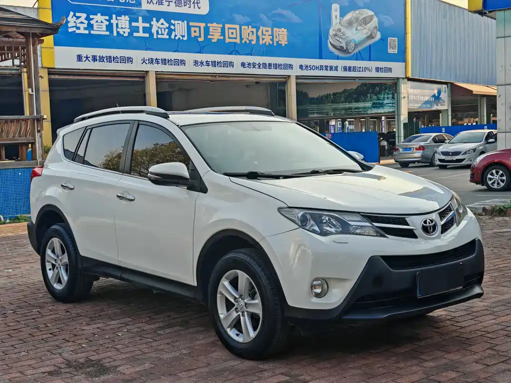 Toyota RAV4 2014 — фото 3