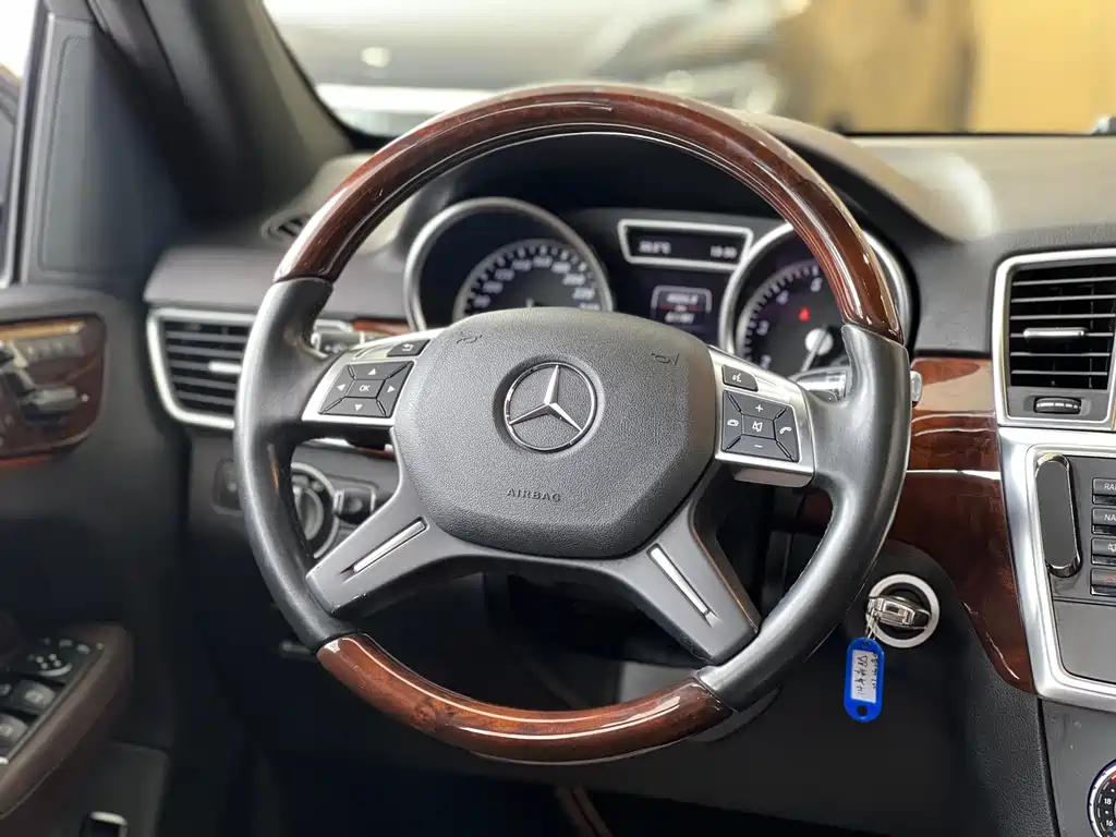 Mercedes-Benz M-Class 2014