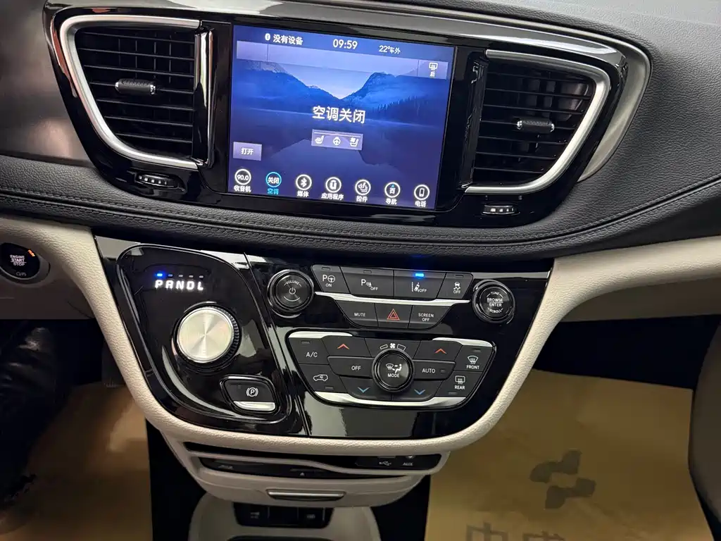 Chrysler Grand Voyager 2019 — фото 25