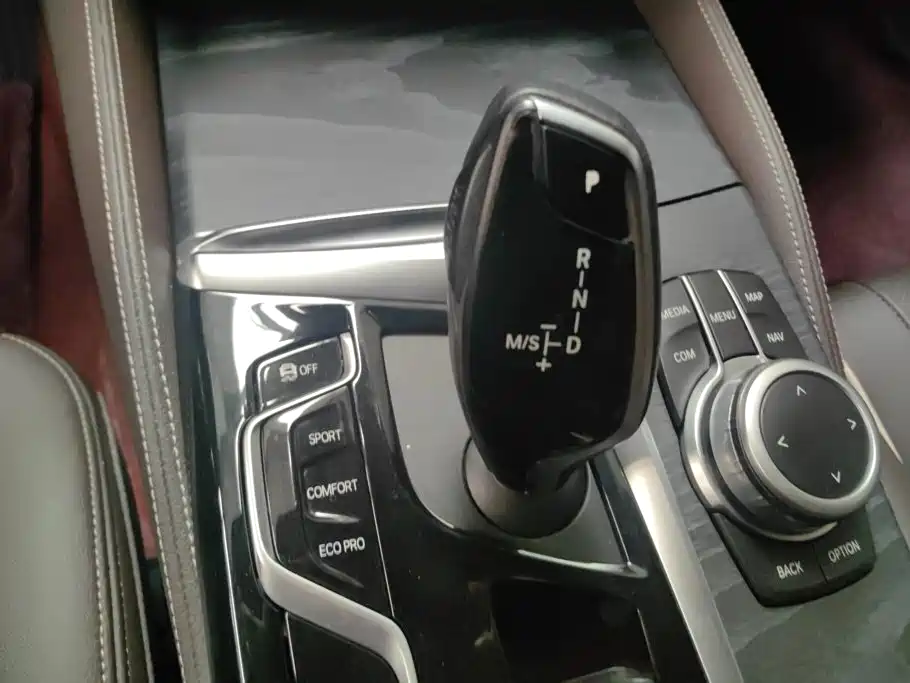 BMW 5 Series 2022 — фото 16