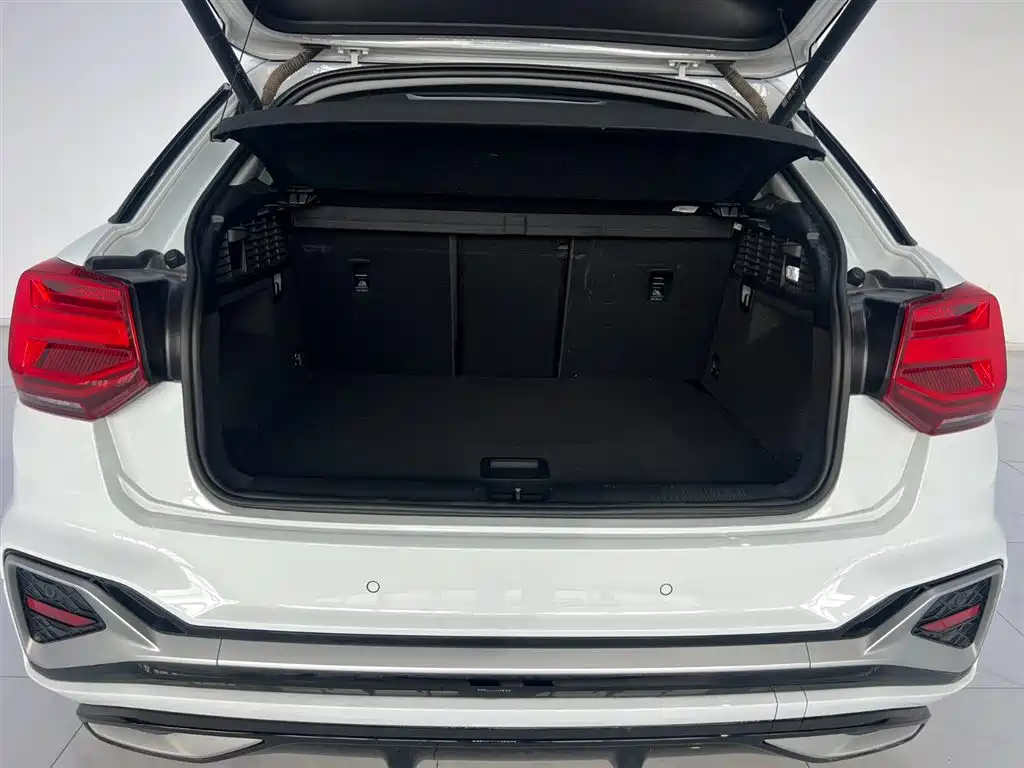 Audi Q2L 2023 — фото 6