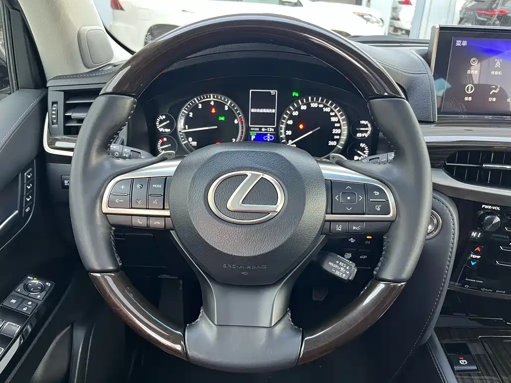 Lexus LX 2022 — фото 8
