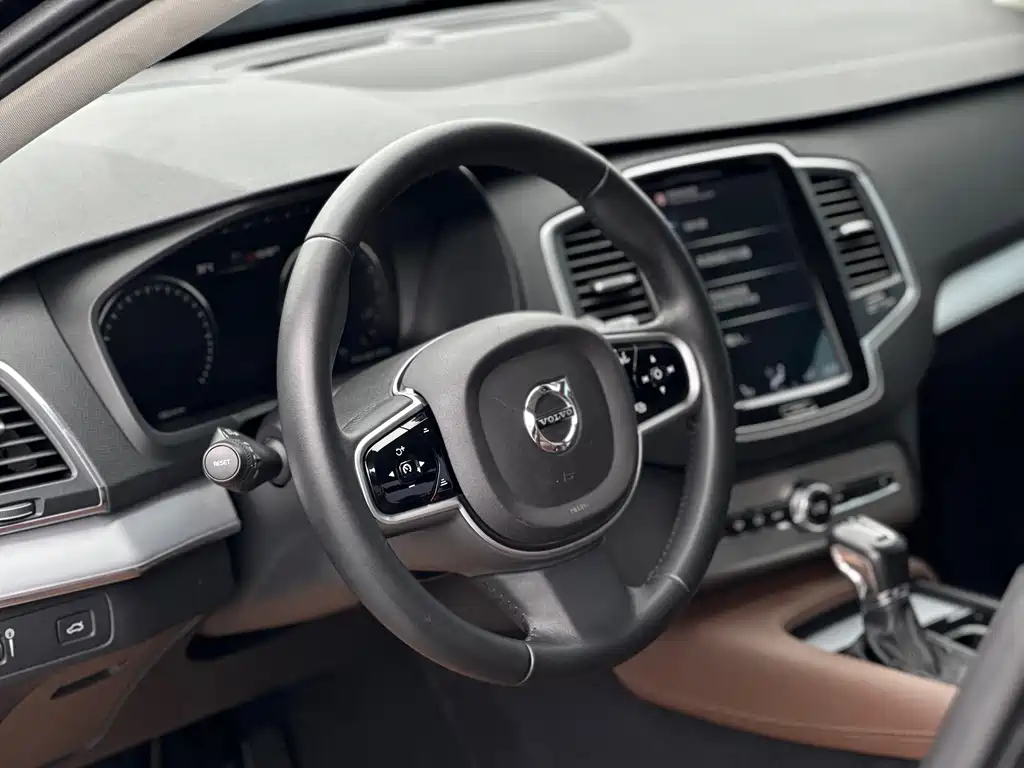 Volvo XC90 2019 — фото 10