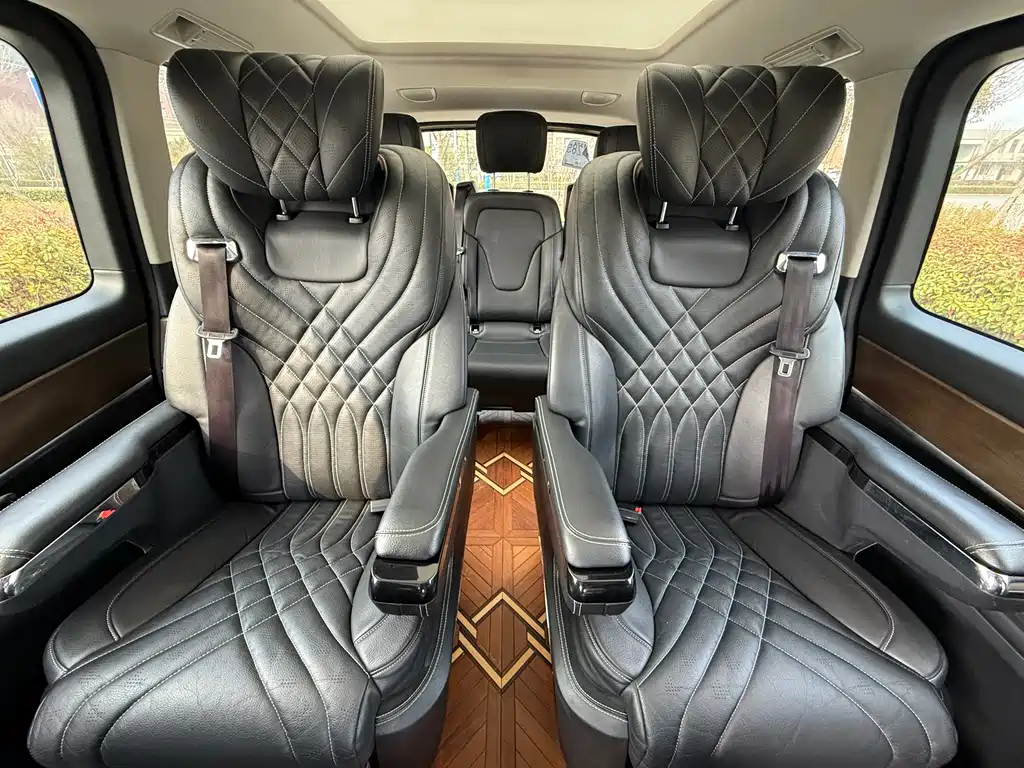 Mercedes-Benz V-Class 2022 — фото 14