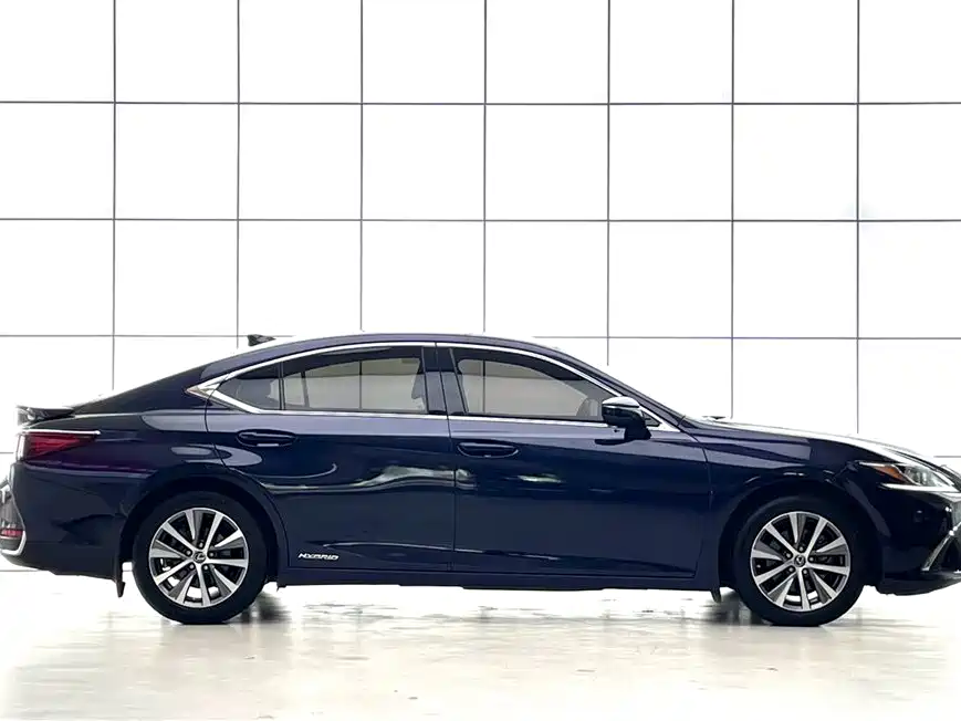 Lexus ES 2021 — фото 13