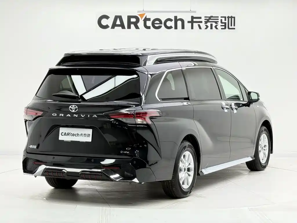 Toyota Granvia — фото 6