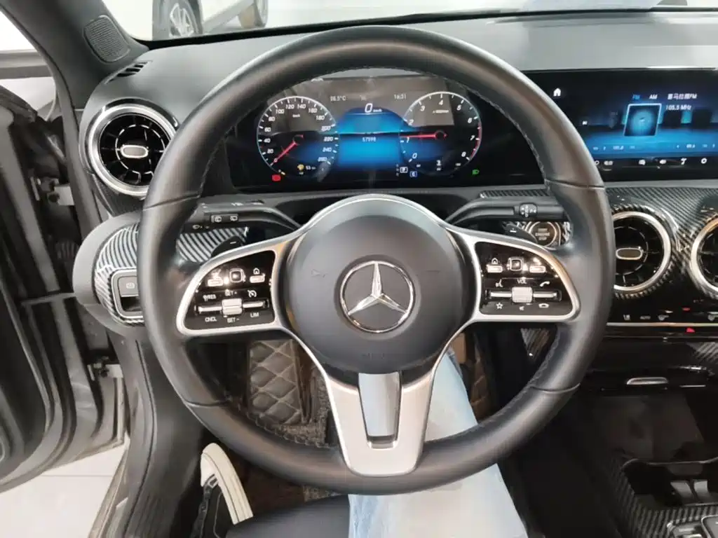 Mercedes-Benz A-Class 2021 — фото 11