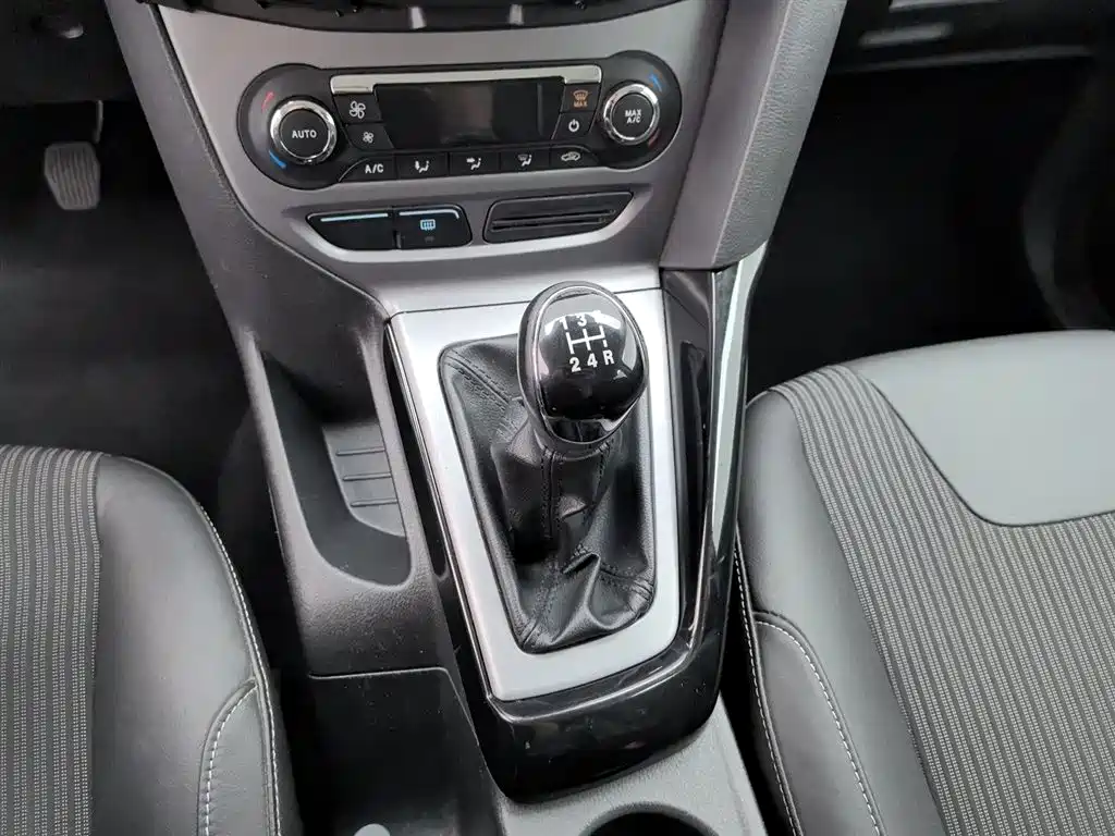 Ford Focus 2015 — фото 13