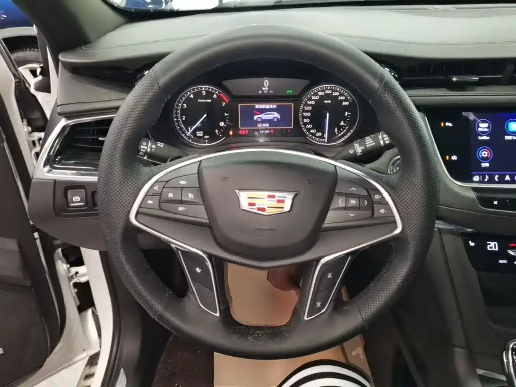 Cadillac XT5 2020 — фото 11