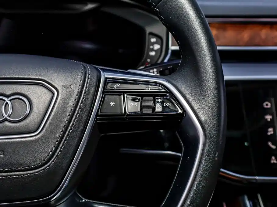 Audi A8 2022 — фото 29