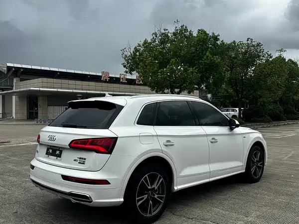 Audi Q5L 2021