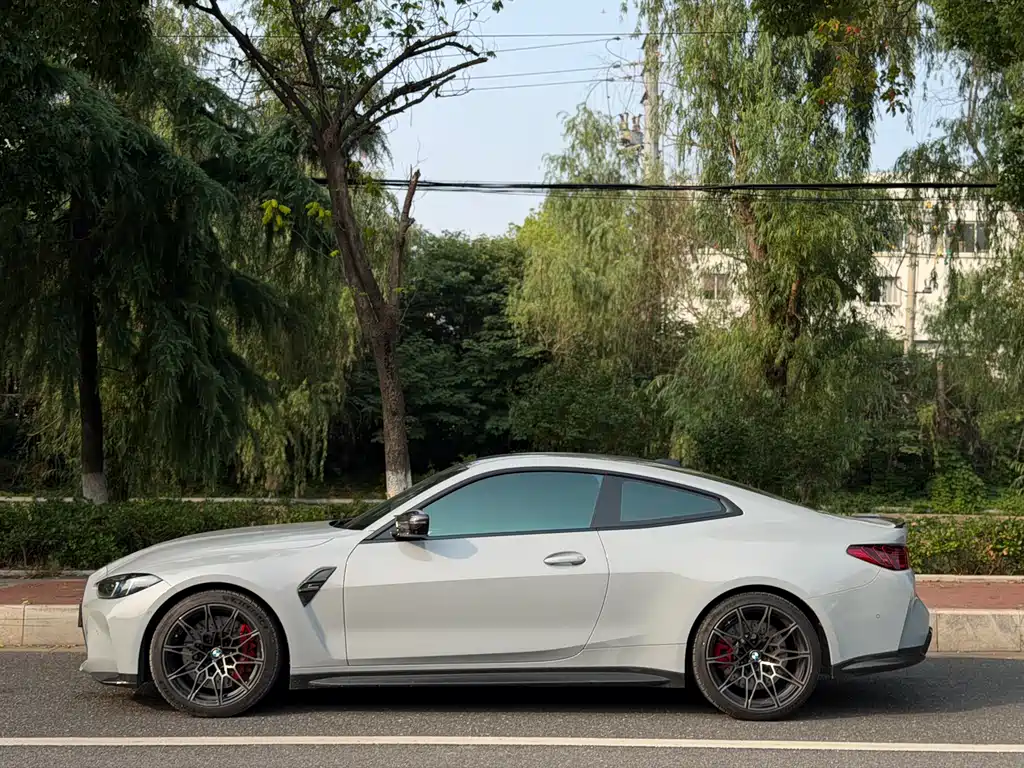 BMW M4 2025