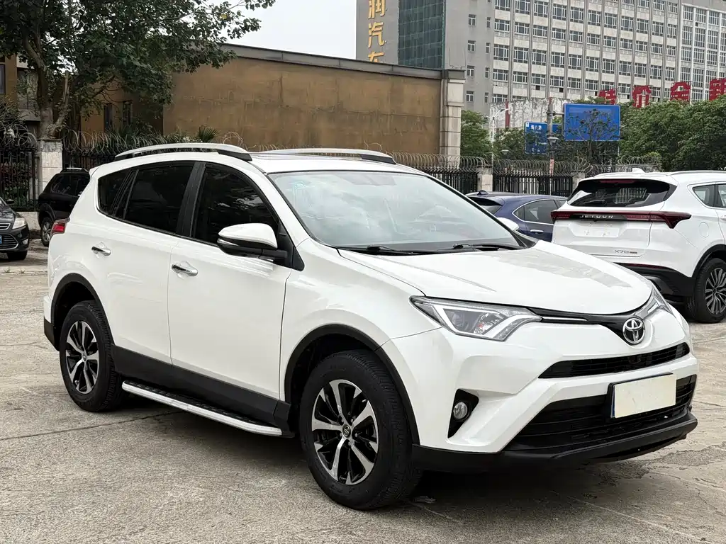 Toyota RAV4 2019 — фото 3
