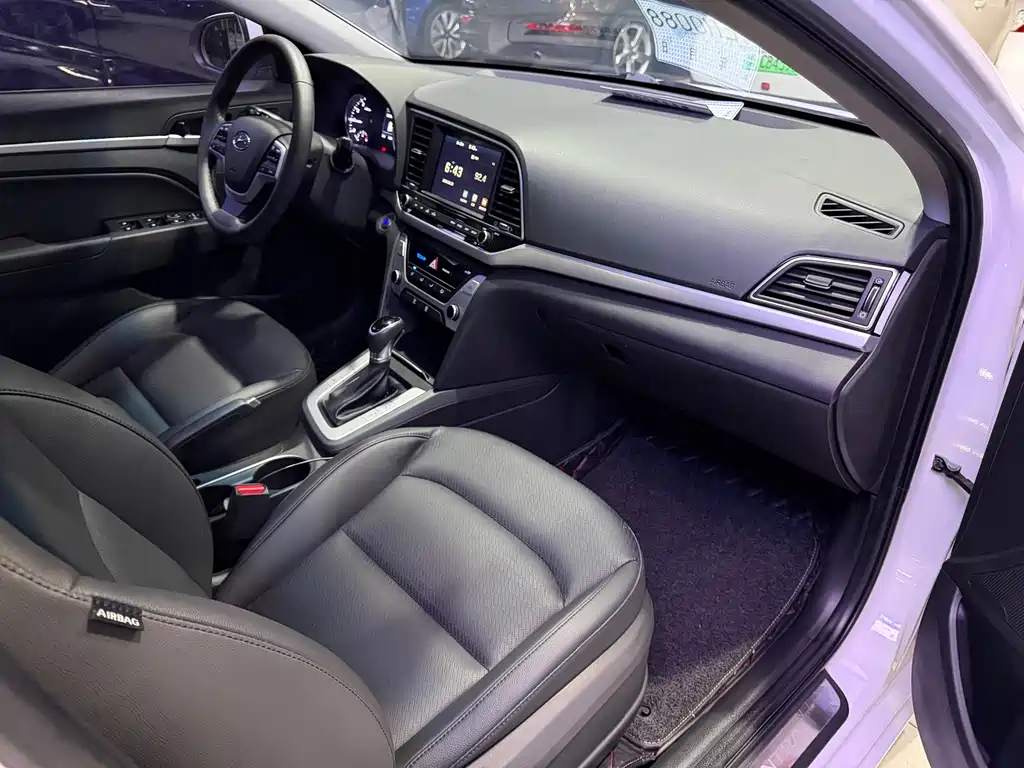 Hyundai Elantra 2018 — фото 13