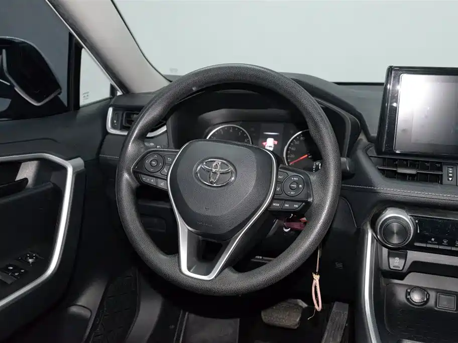 Toyota RAV4 2022 — фото 11