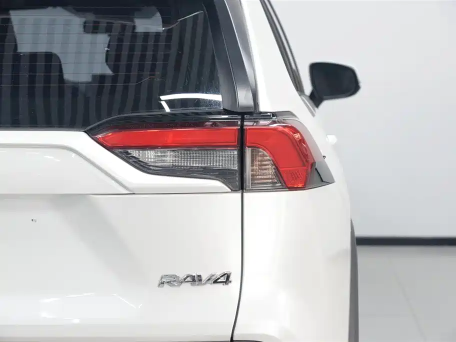 Toyota RAV4 2022 — фото 20