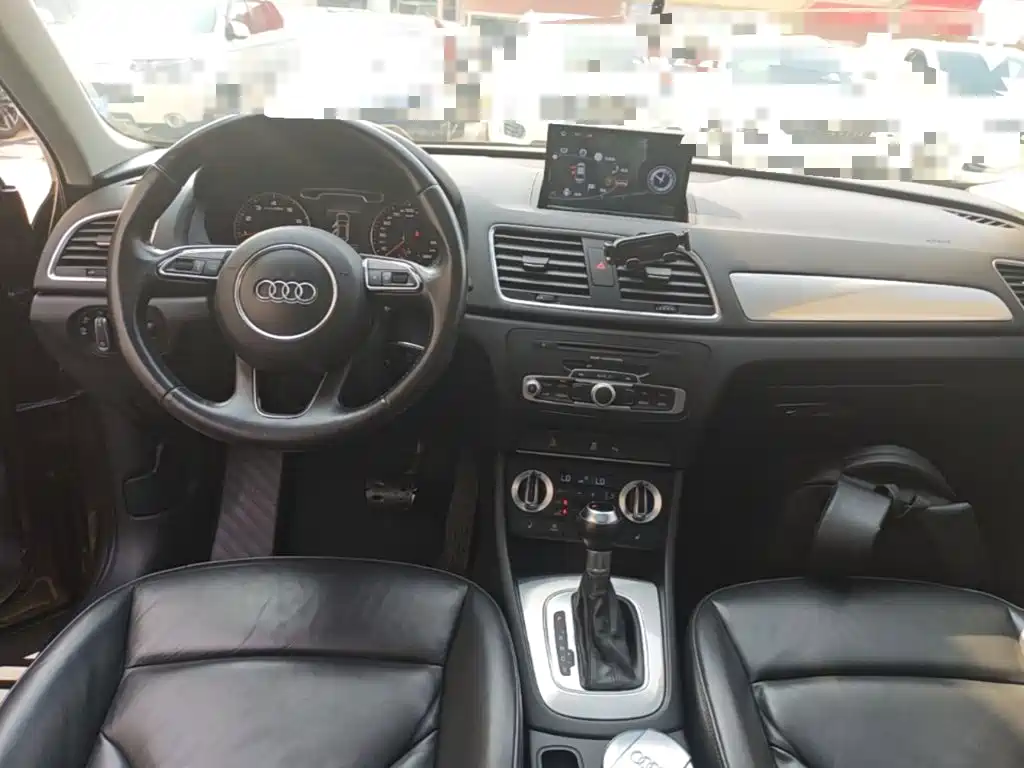Audi Q3 2015 — фото 10