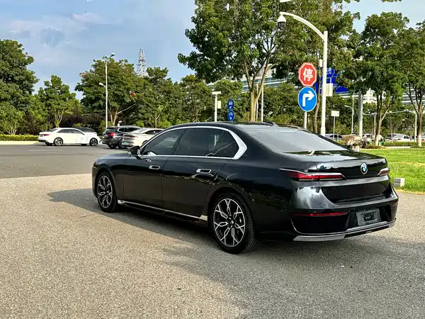 BMW 7 Series 2024