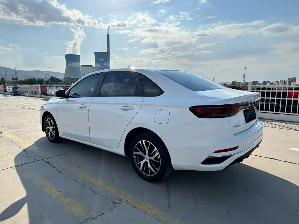 Geely Emgrand 2023