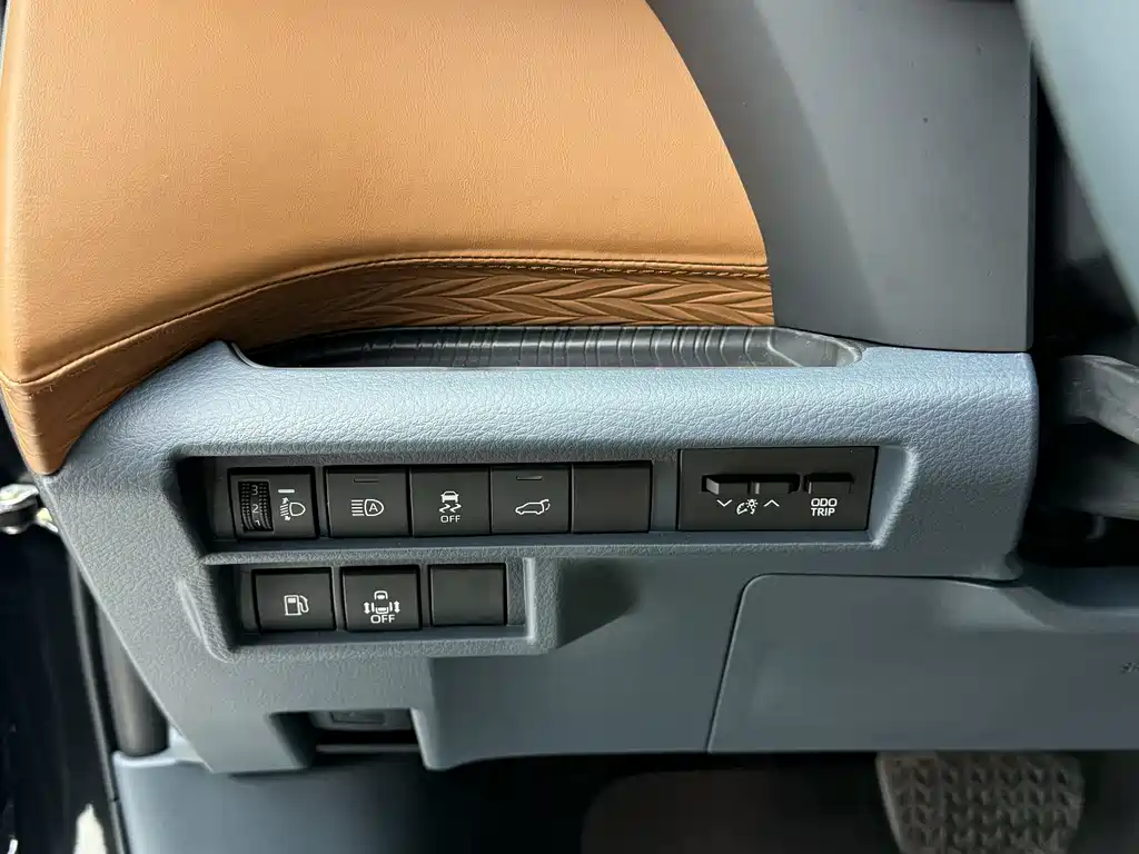 Toyota Granvia — фото 16