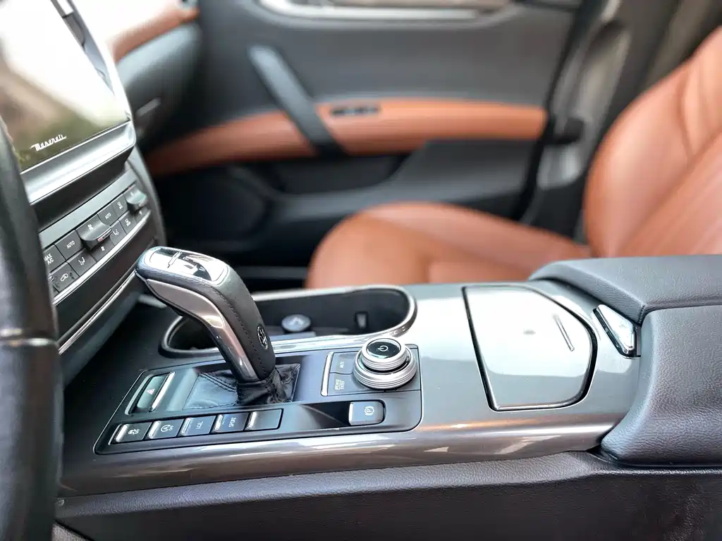 Maserati Ghibli 2021 — фото 16