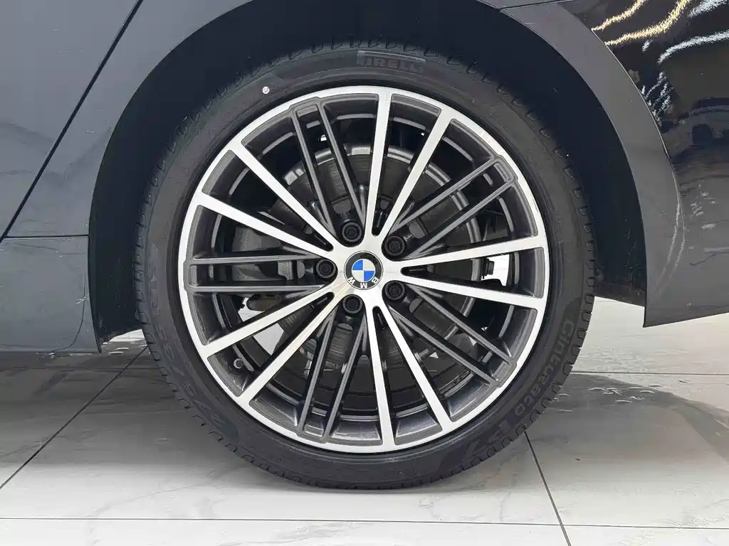 BMW 5 Series 2021 — фото 9