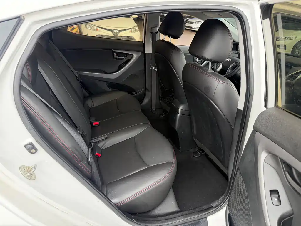 Hyundai Elantra Langdong 2017 — фото 16