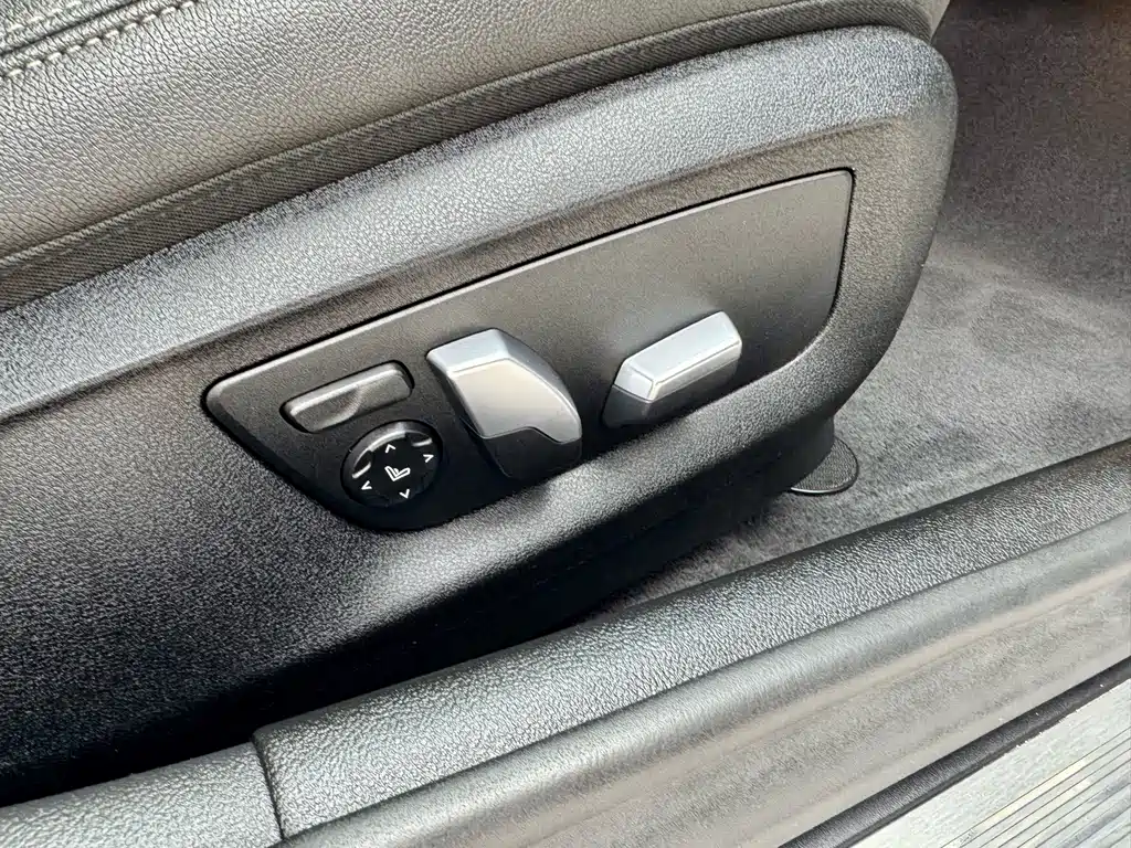 BMW 5 Series 2021 — фото 16