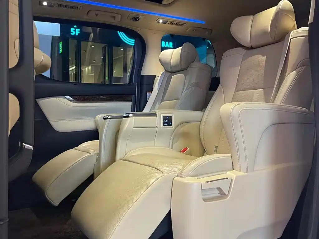 Toyota Alphard 2020 — фото 4