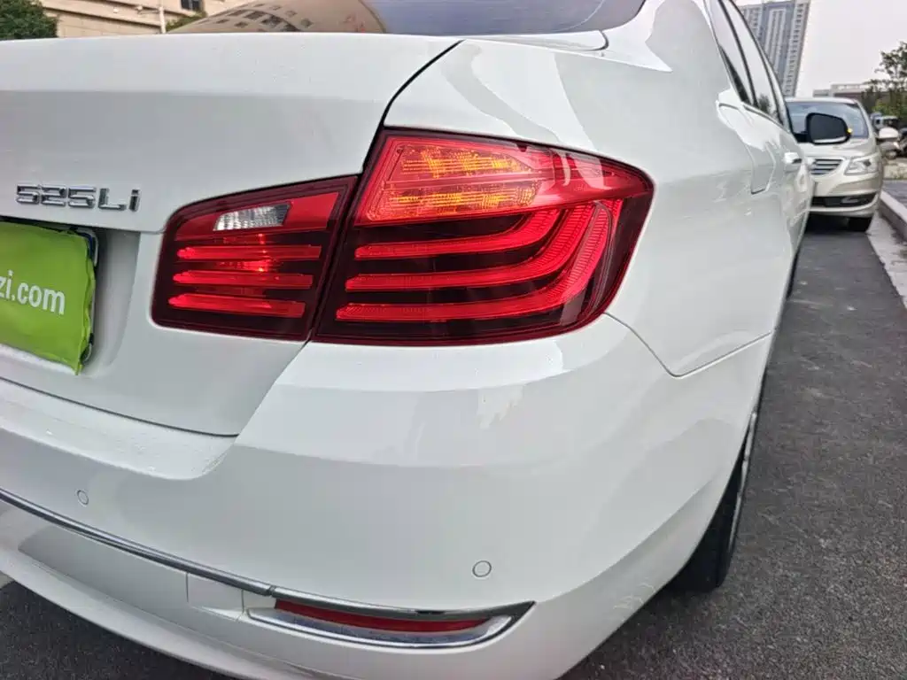 BMW 5 Series 2015 — фото 8