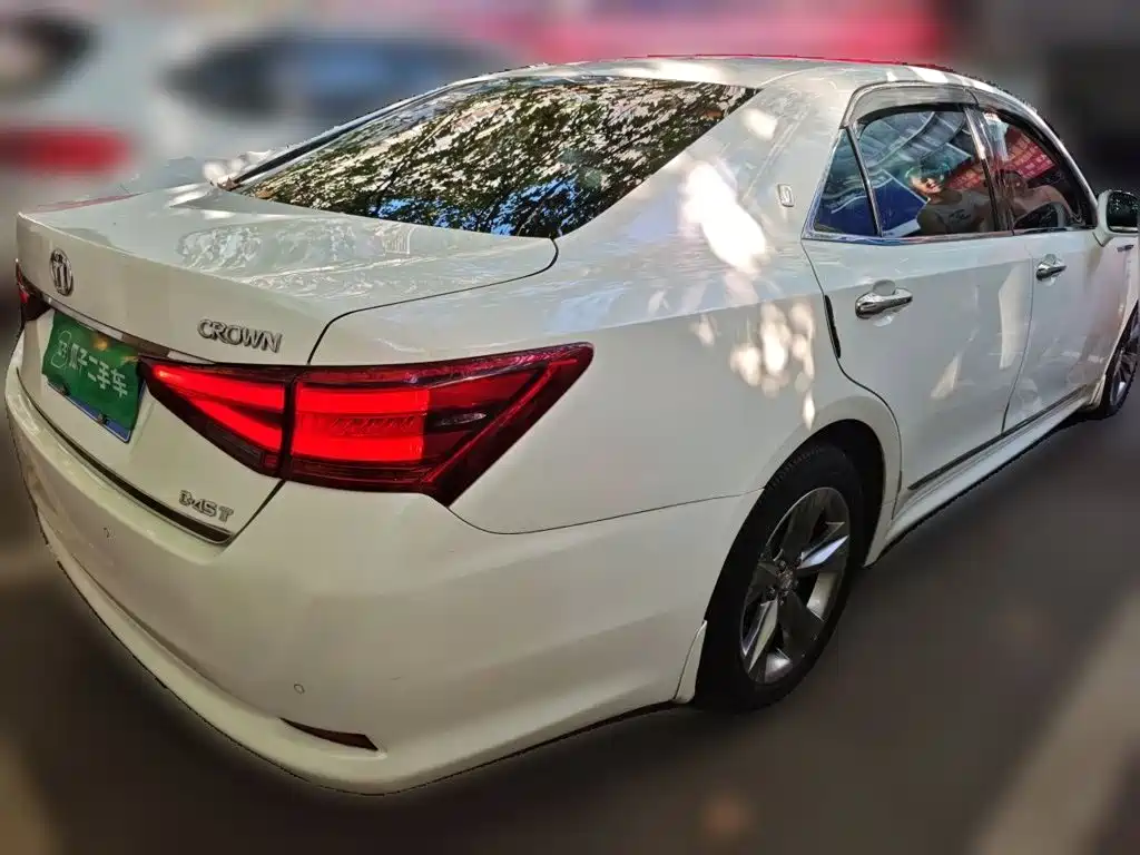 Toyota Crown 2016 — фото 4