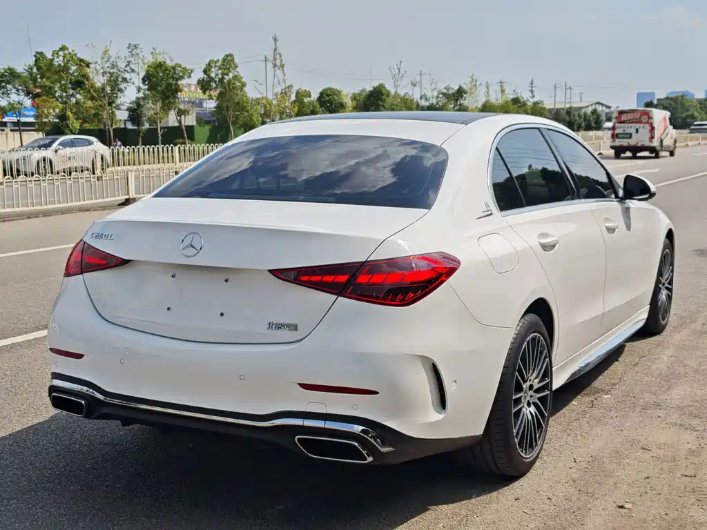 Mercedes-Benz C-Class 2023 — фото 9