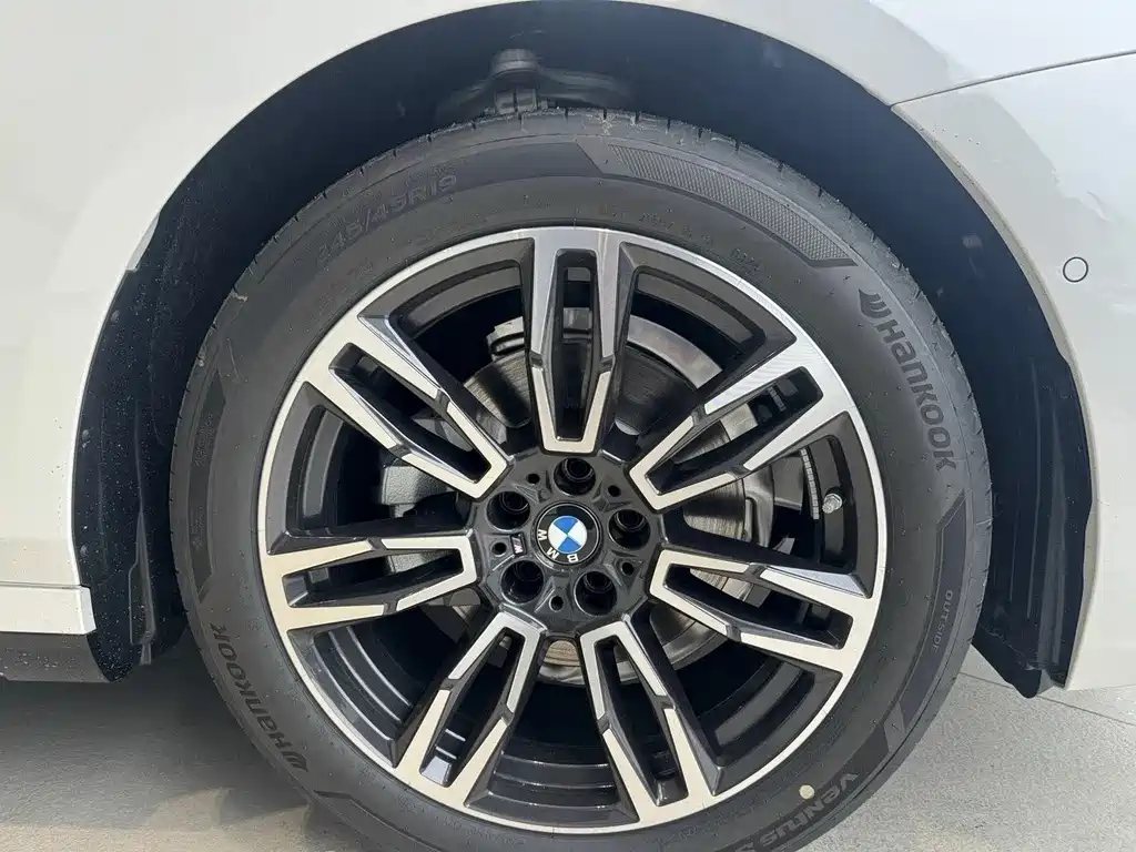 BMW 5 Series 2025