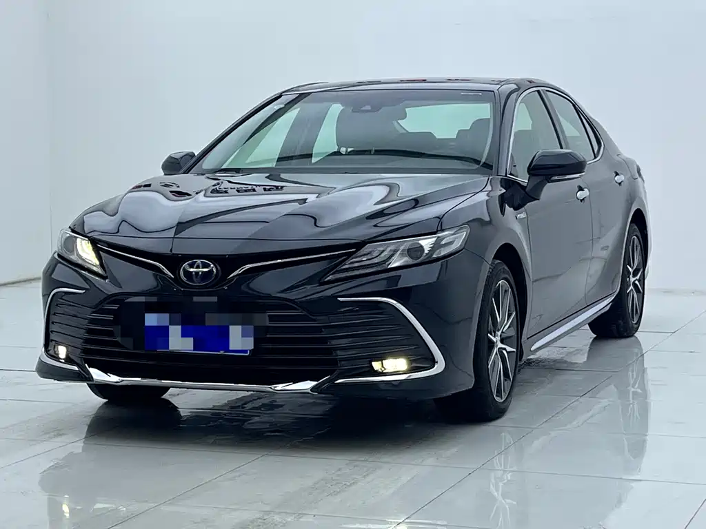 Toyota Camry 2024 — фото 1