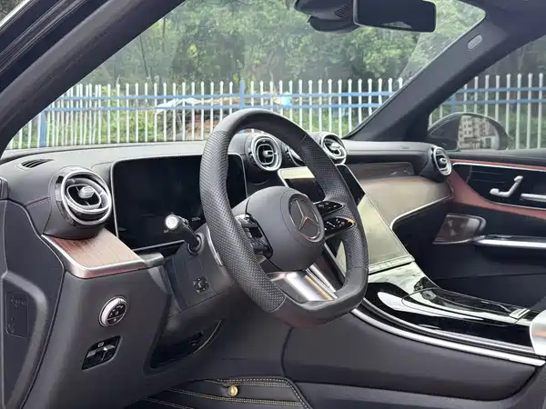 Mercedes-Benz GLC 2025