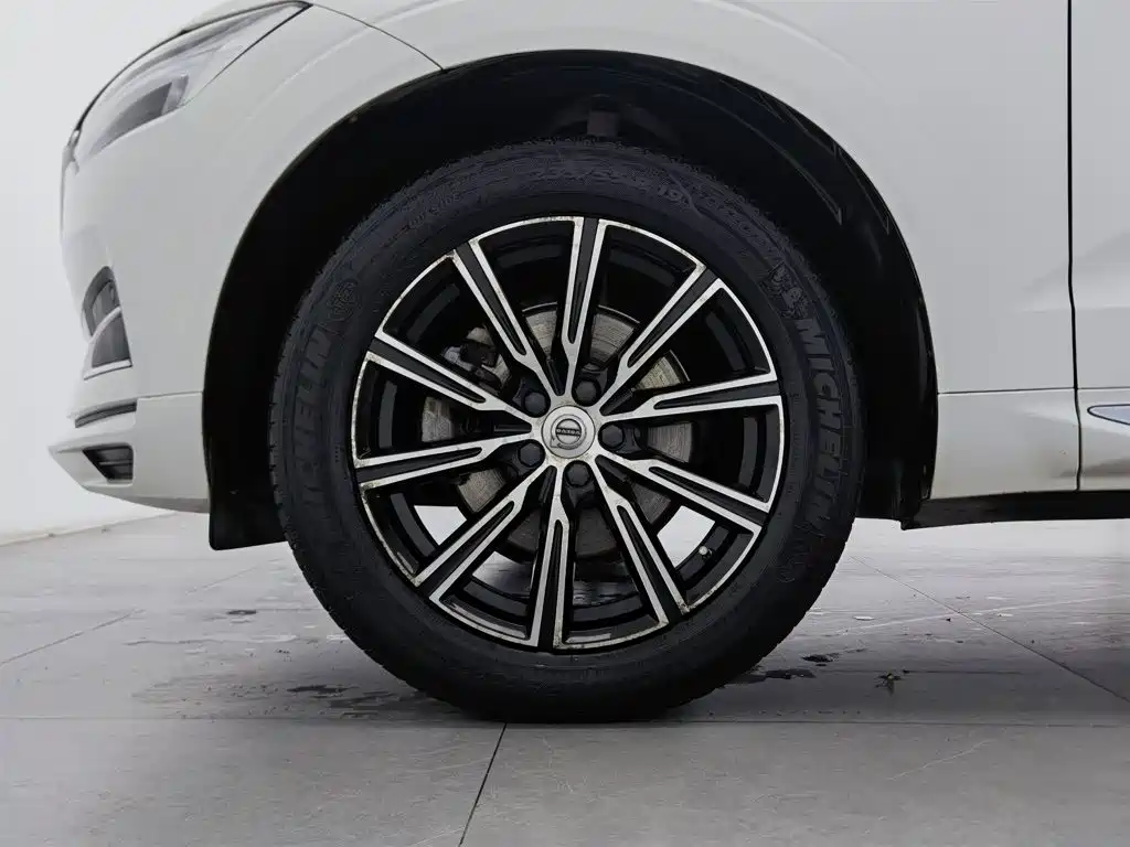 Volvo XC60 2020 — фото 17