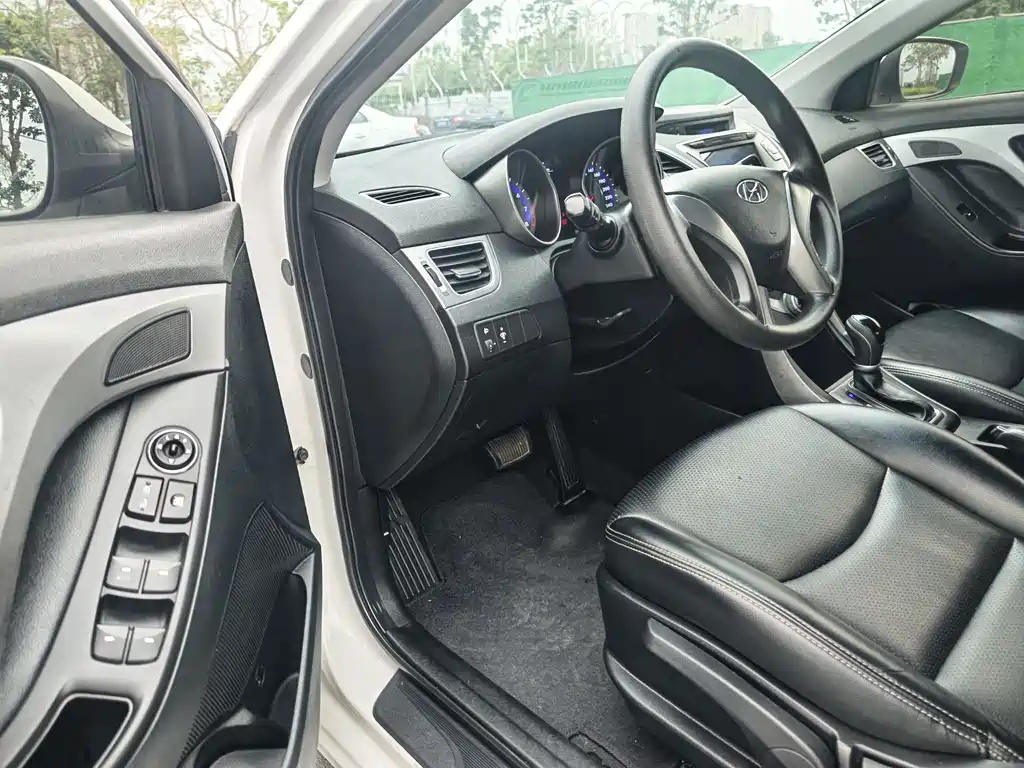 Hyundai Elantra Langdong 2017 — фото 15