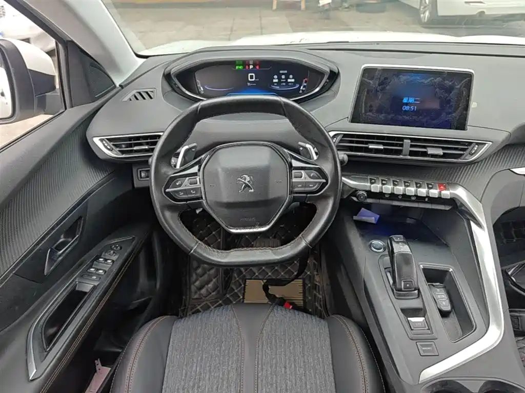 Peugeot 5008 2017 — фото 11
