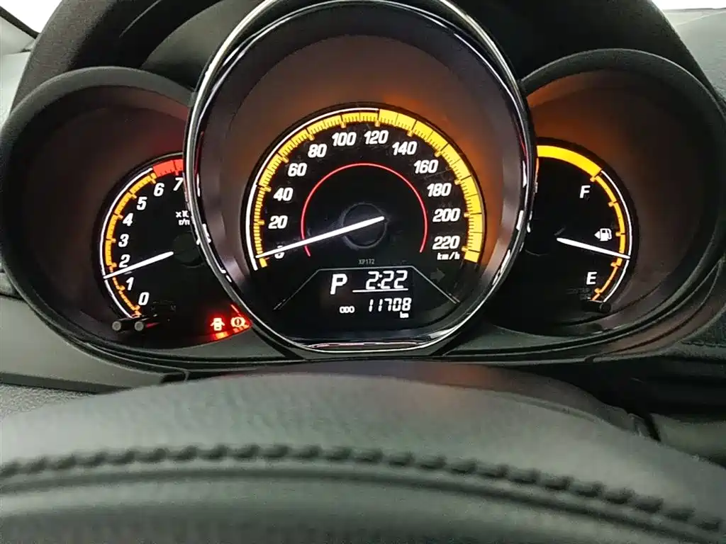 Toyota Yaris L 2022 — фото 12