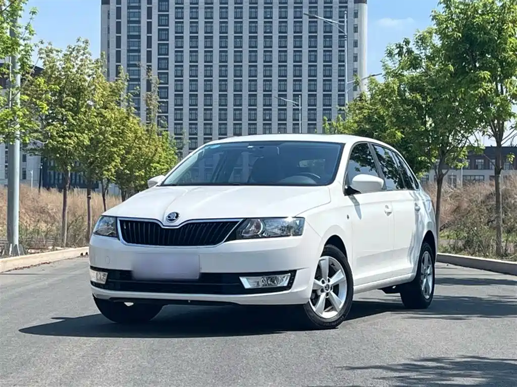 Skoda Rapid Spaceback 2017 — фото 1