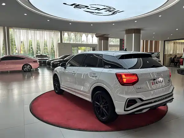 Audi Q2L 2023