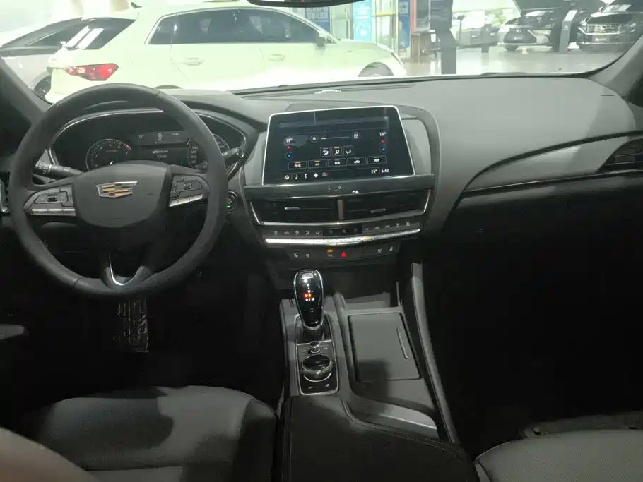 Cadillac CT5 2022 — фото 12